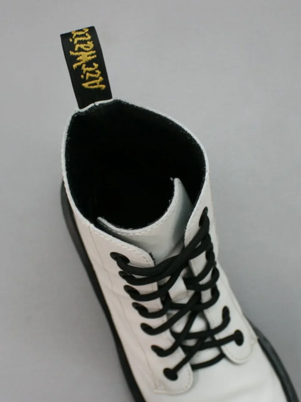 Dr. Martens Ladies 11 Luana White Leather Air Wair Combat Docs Ankle Boots AW004